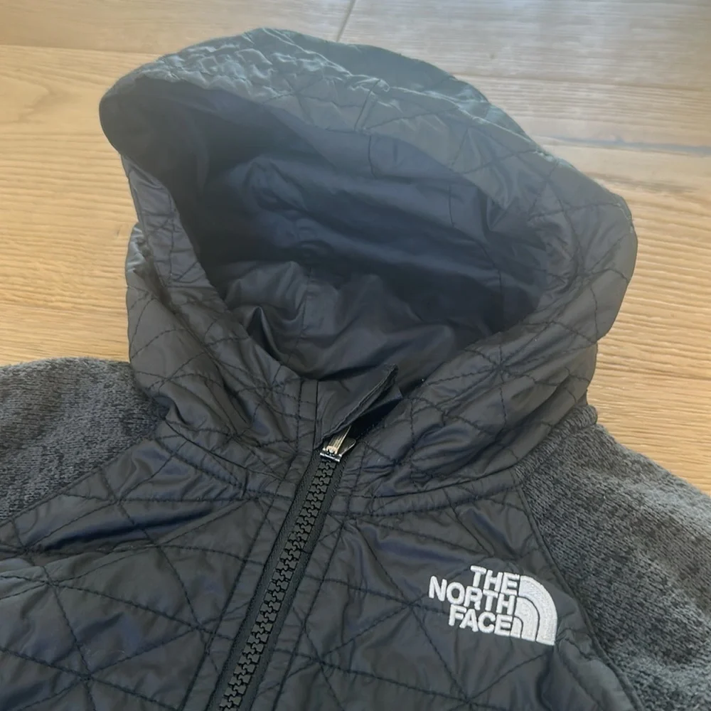 The North Face Black water repellant Quilted Hoodie Sweatshirt 6T